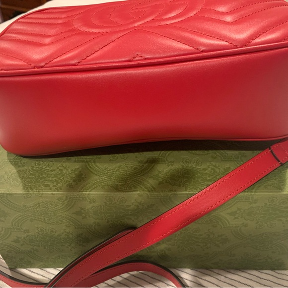 Gucci GG Marmont Small Matelasse Shoulder Bag - Picture 5 of 9